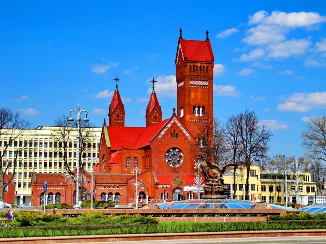 Белоруссия Минск красный костел