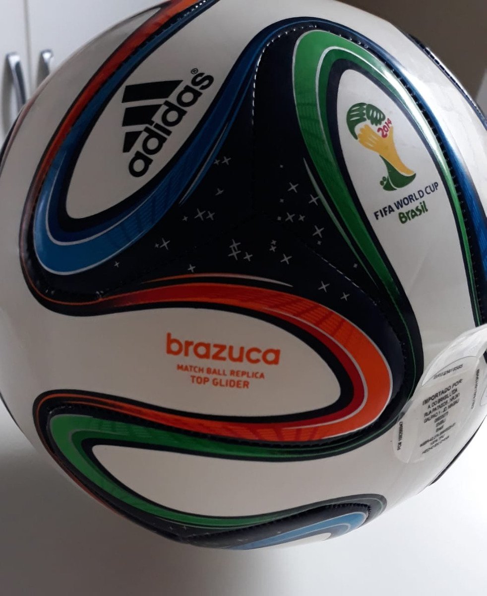 Мяч adidas Brazuca 2014