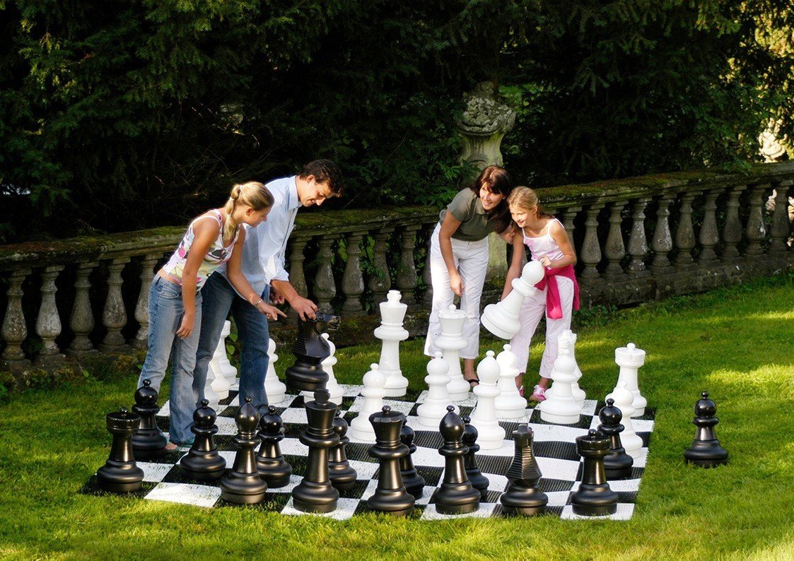Бронзовые шахматы из малахита "баталия"