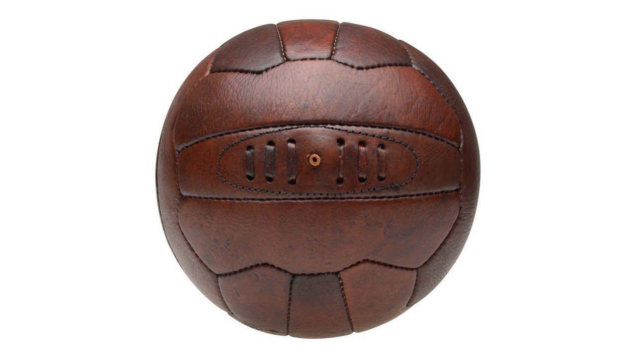 Футбол кожаный мяч. Кожаный мяч Молтон 360. Кожаный футбольный мяч. Мяч из кожи. Кожаный футбольный мяч ретро.
