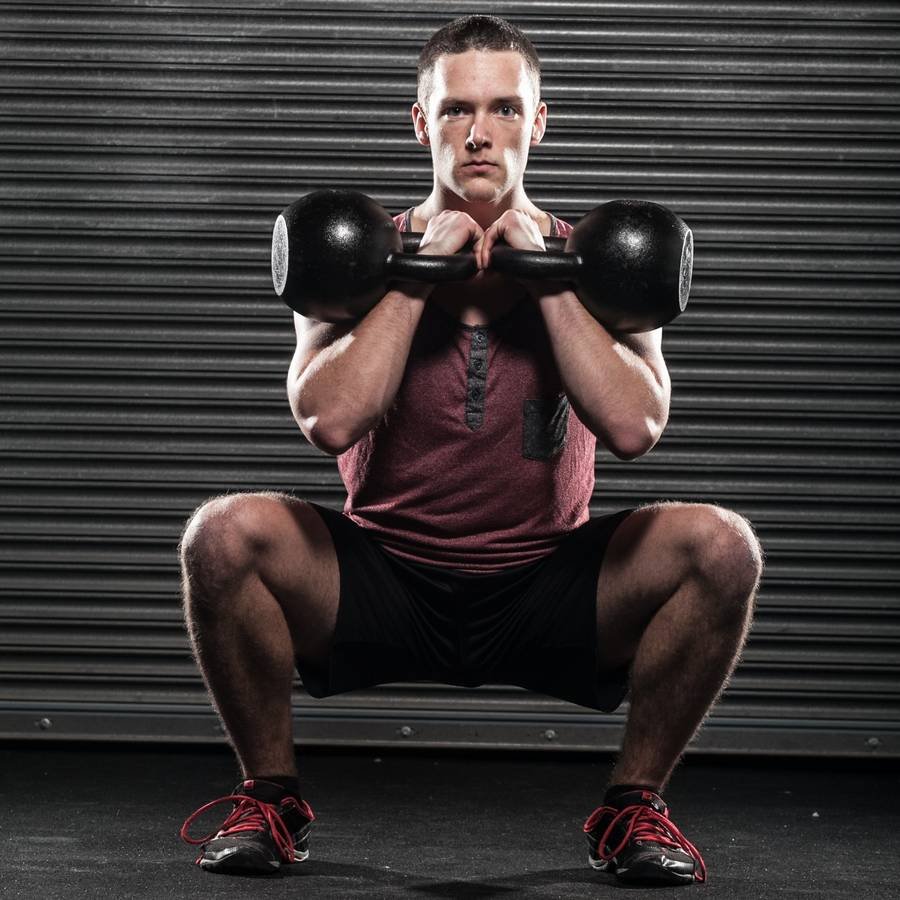 Приседания с жимом гантелей вверх