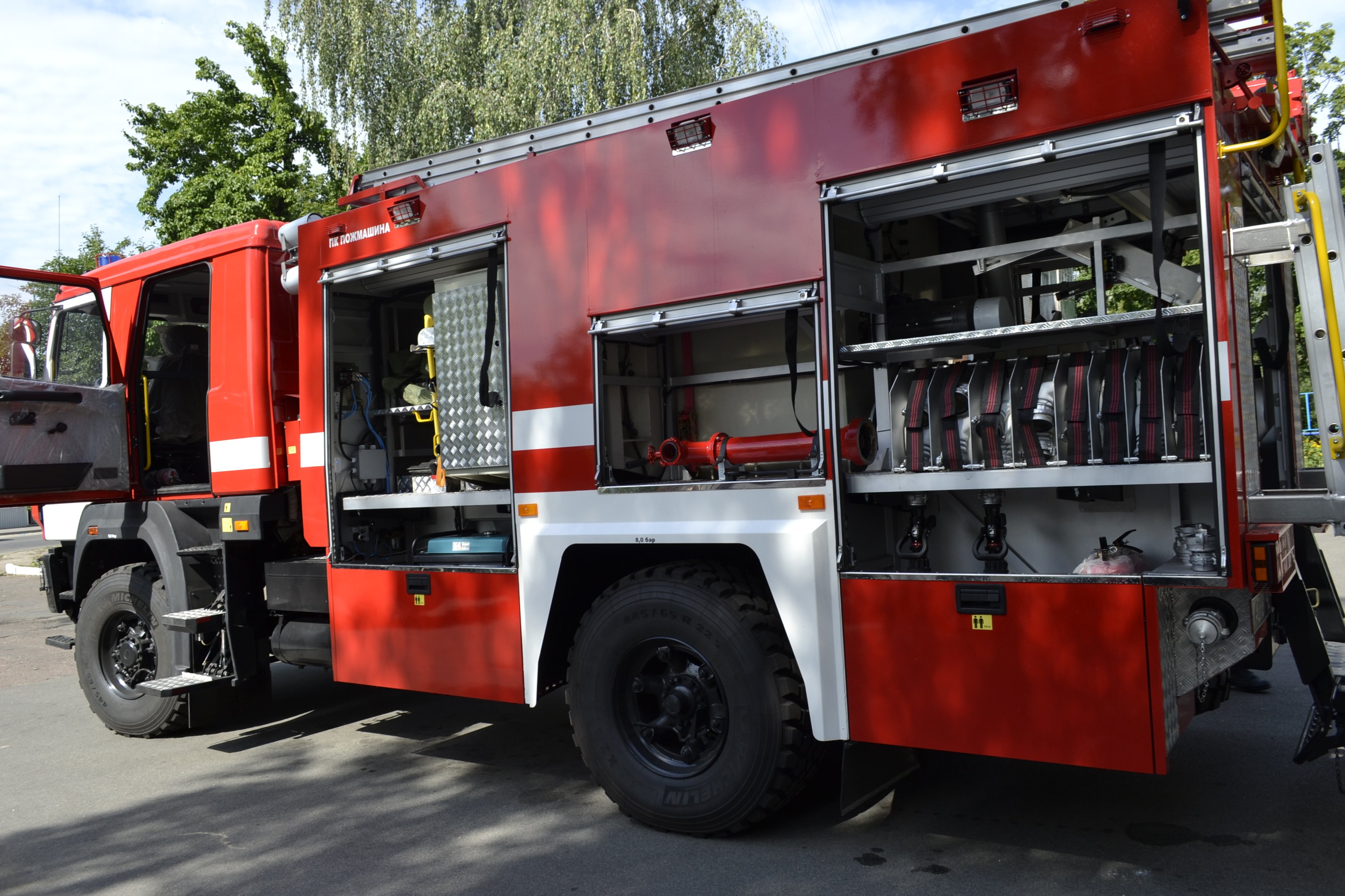 То пожарных автомобилей проводится. АПС пожарная машина. АПС 14 машина пожарная. АЦ-3.0-40 43206. Пожарная машина настоящая.