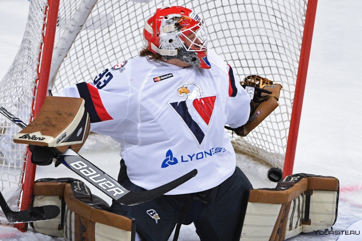 Виктор Якушев хоккеист