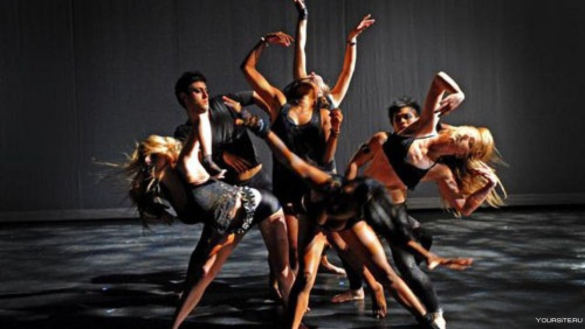 Танец группой людей. Современная хореография. Современные танцы. Современная хореография танцы. Современный танец Модерн.