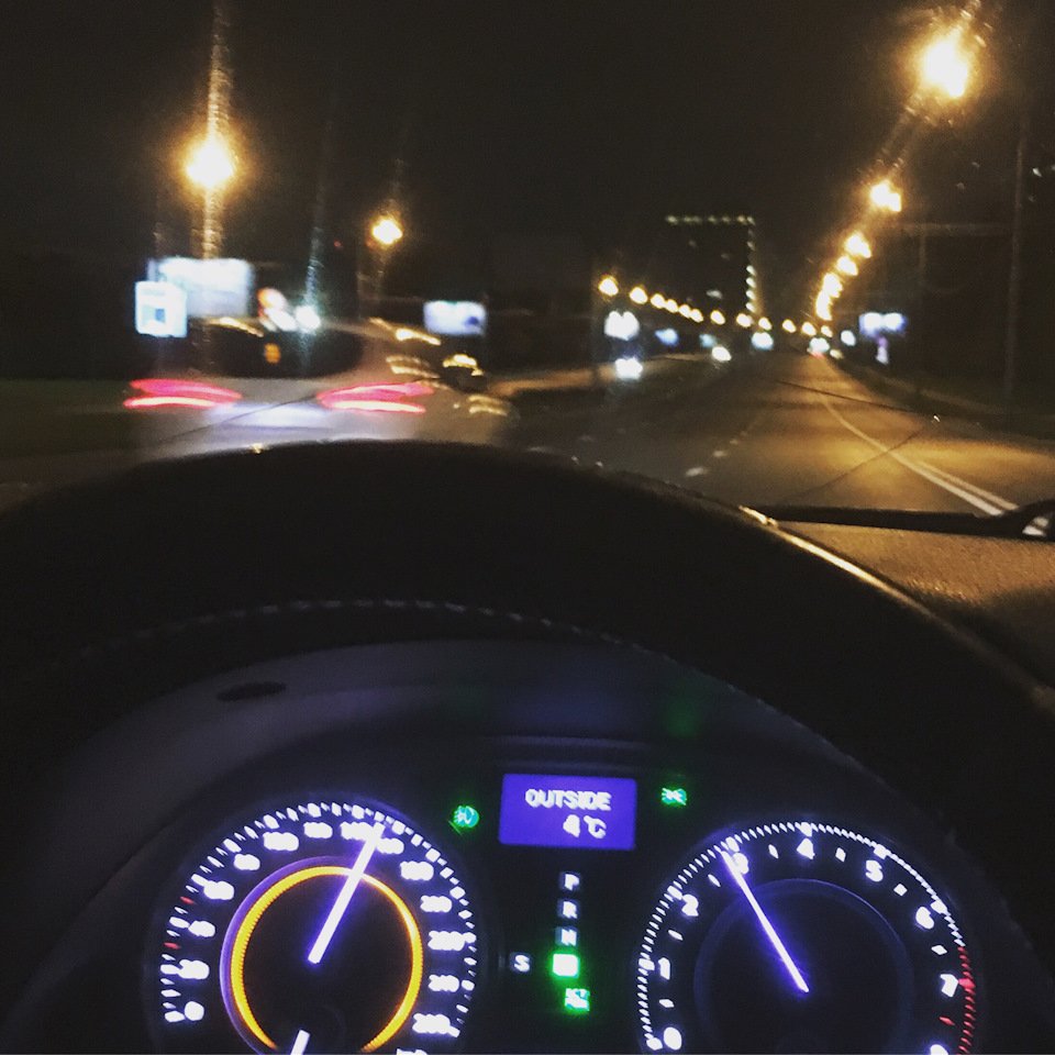 Ночная Москва из окна машины