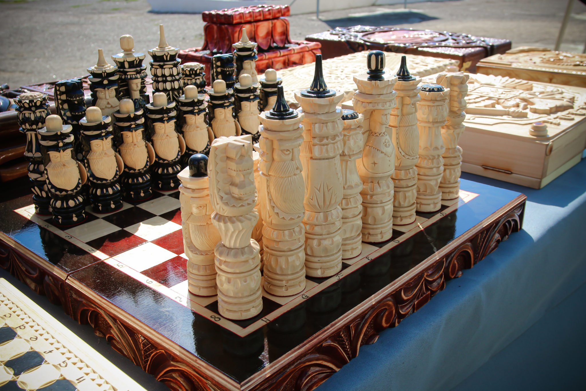 Колония шахматы касты сари. Шахматы из исправительной колонии. Продукция из колонии. Шахматы ручной работы из дерева с тюрьмы. Самодельные шахматы.