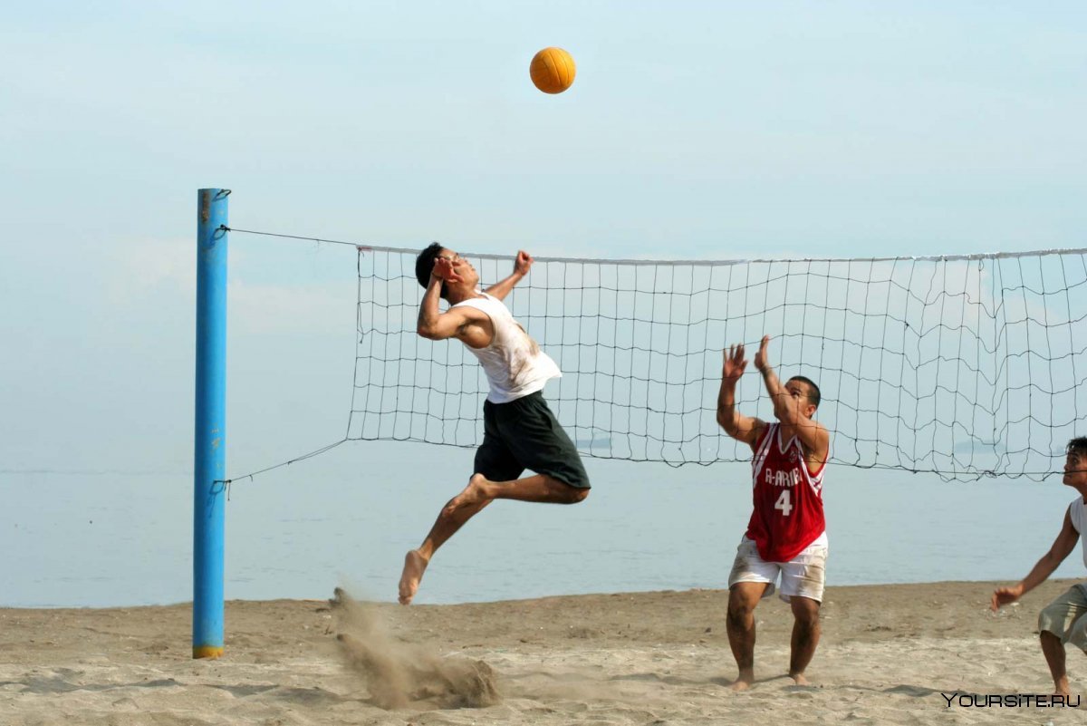 Пляжный волейбол нападающий удар