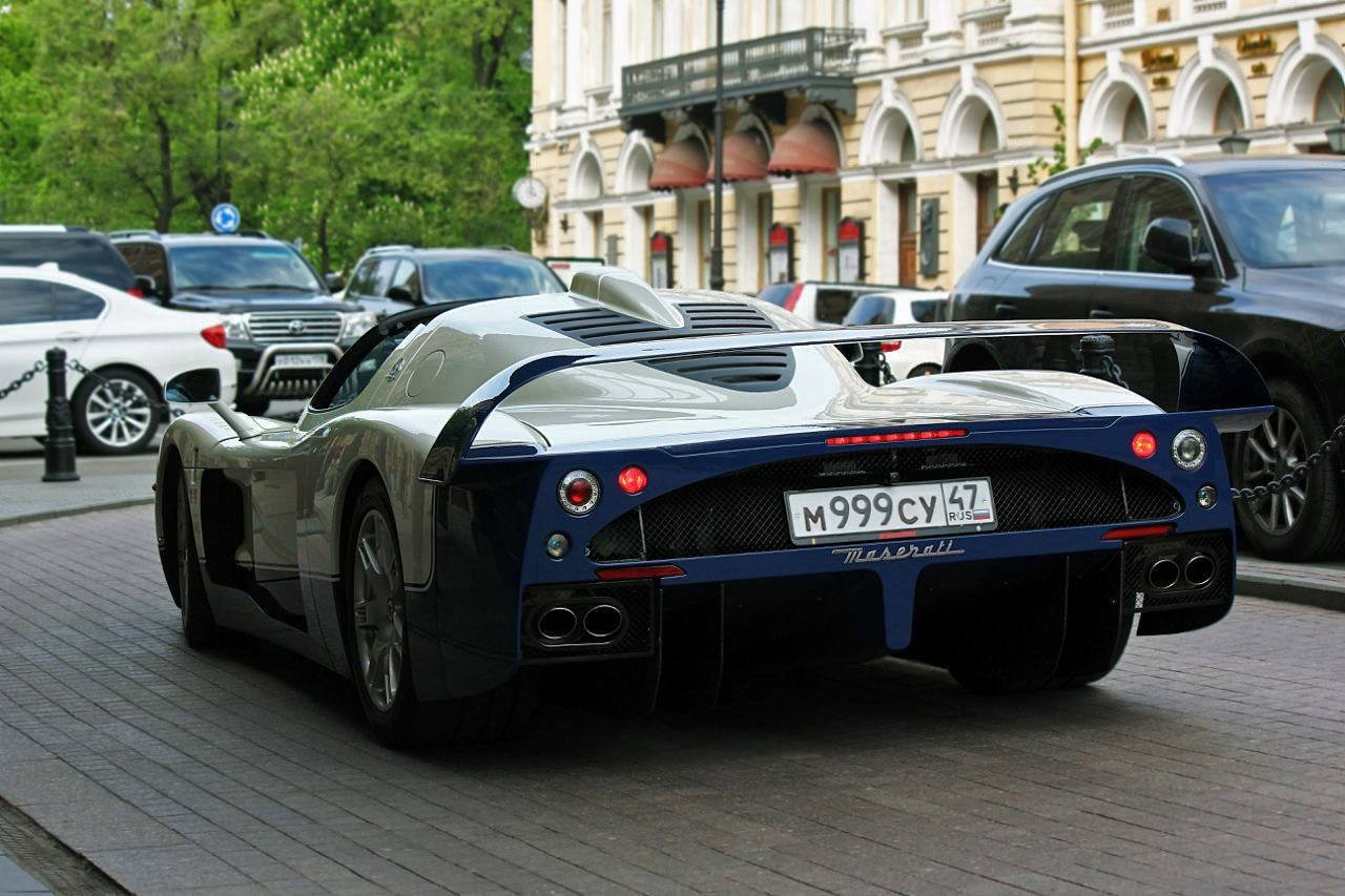 Номер самой дорогой машины в россии. Maserati mc12 СПБ. Maserati mc12 Москва. Васильев Бугатти Питер.