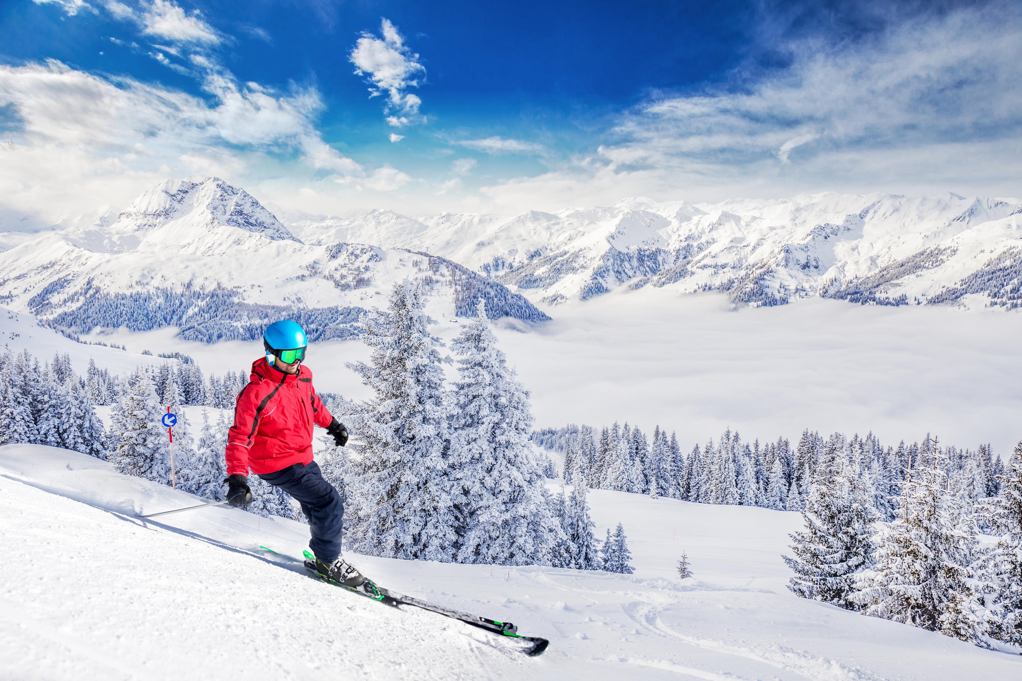 Выбрать горнолыжный курорт. Китцбюэль горнолыжный. Австрия Альпы. Альпы горнолыжные курорты. Прогулка на лыжах.