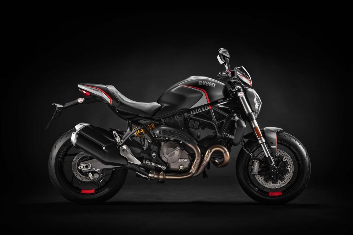Ducati Monster 821 на мотоцикле