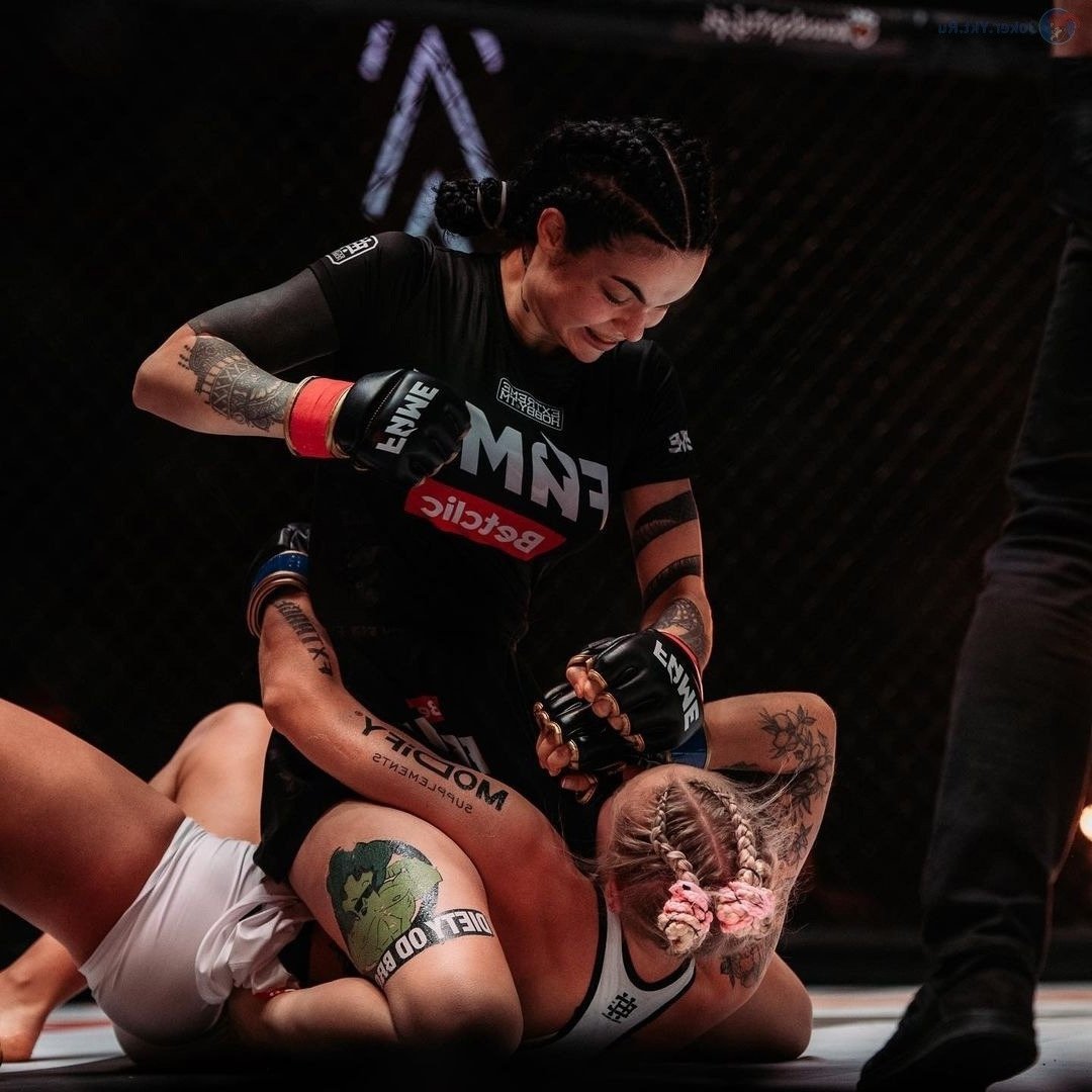 Камила Смогулецка UFC