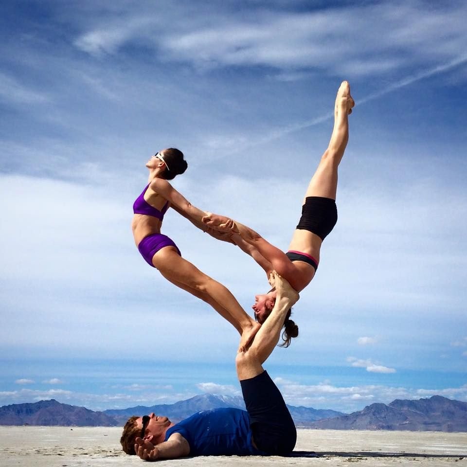 Акройога Эмма Уотсон