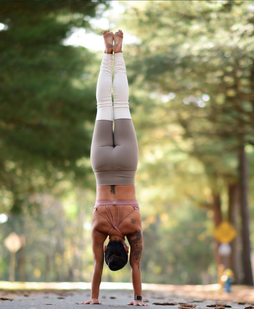 Девушки йога просветы