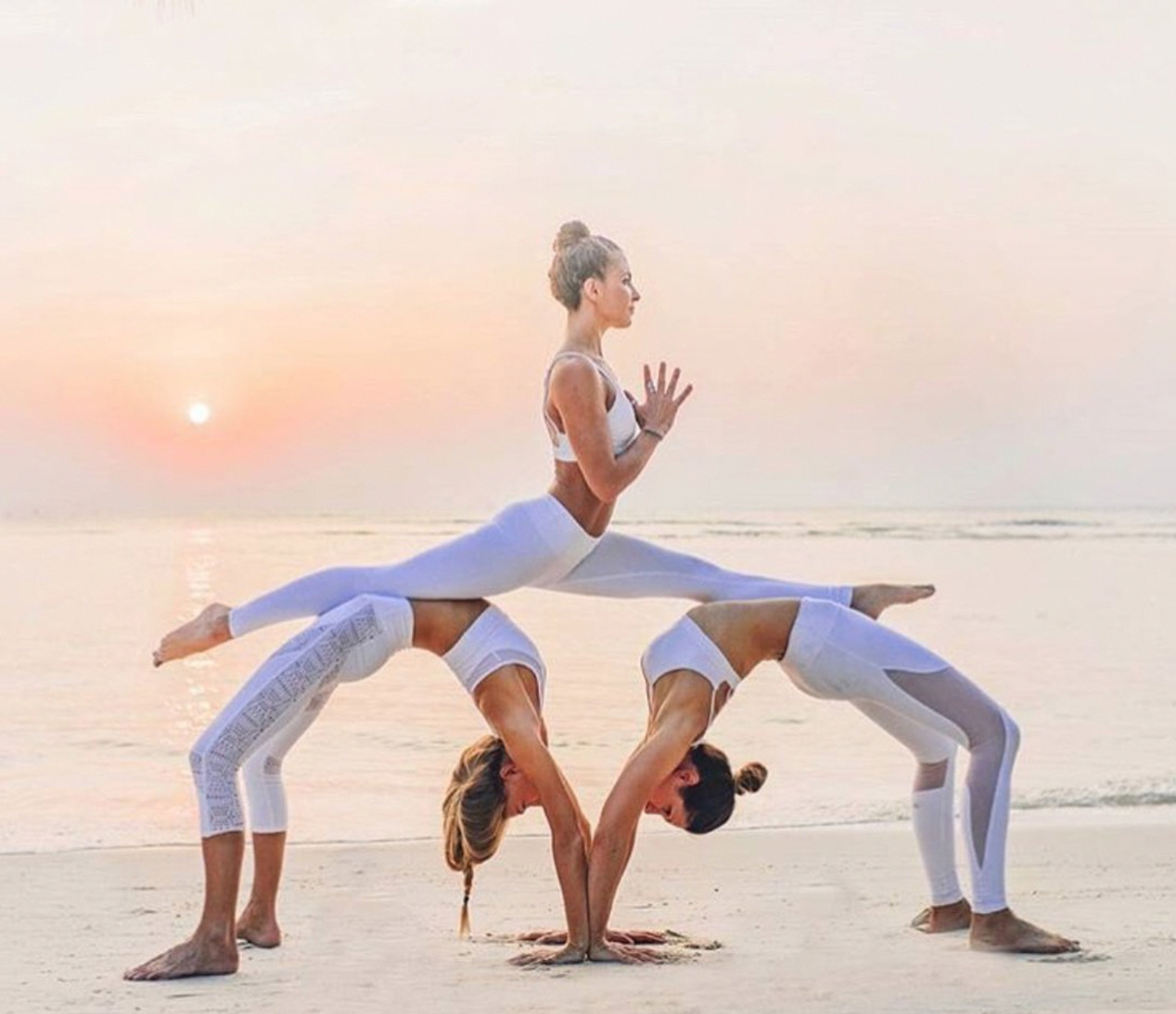 Йога с подругой