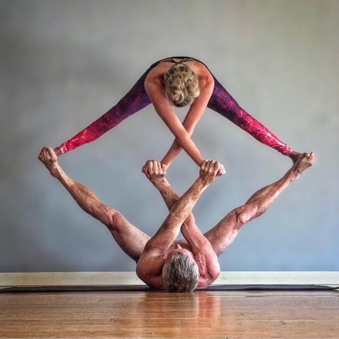 Акройога позы