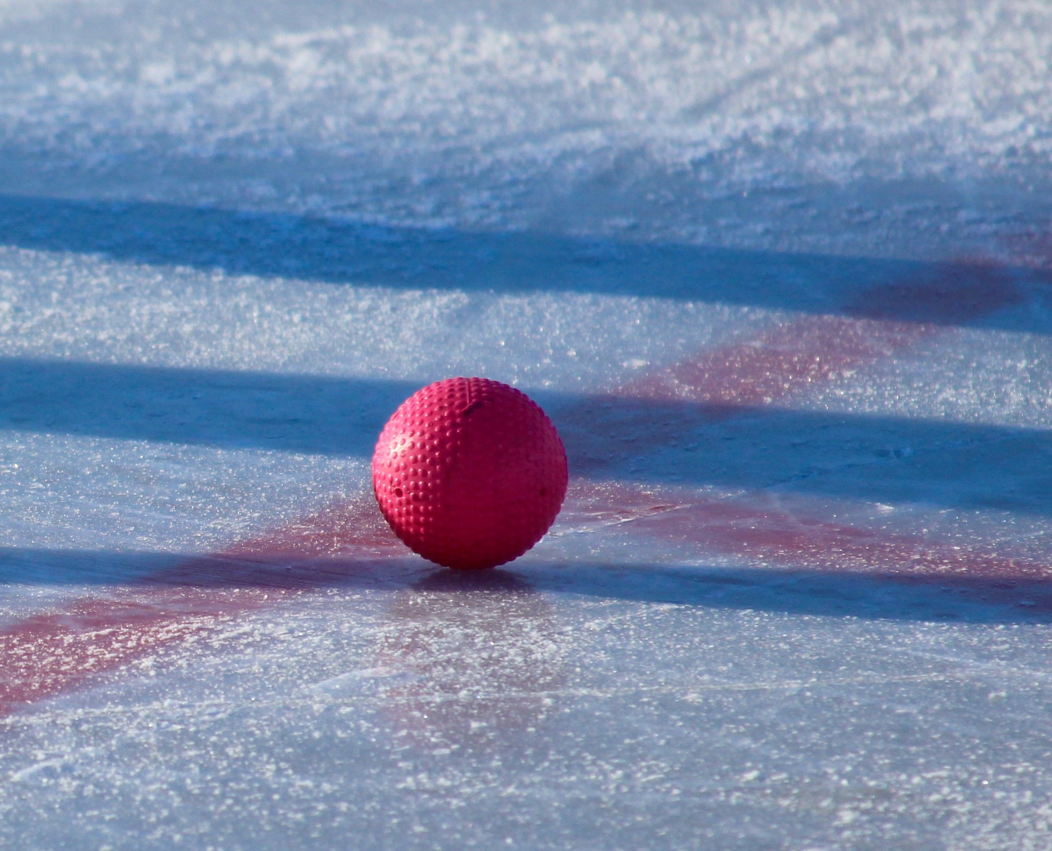 Футбол мяч хоккей. Мячик для хоккея с мячом. Мячик для хоккея на льду. Плетеный мяч для хоккея с мячом. Хоккей с мячом красивые.