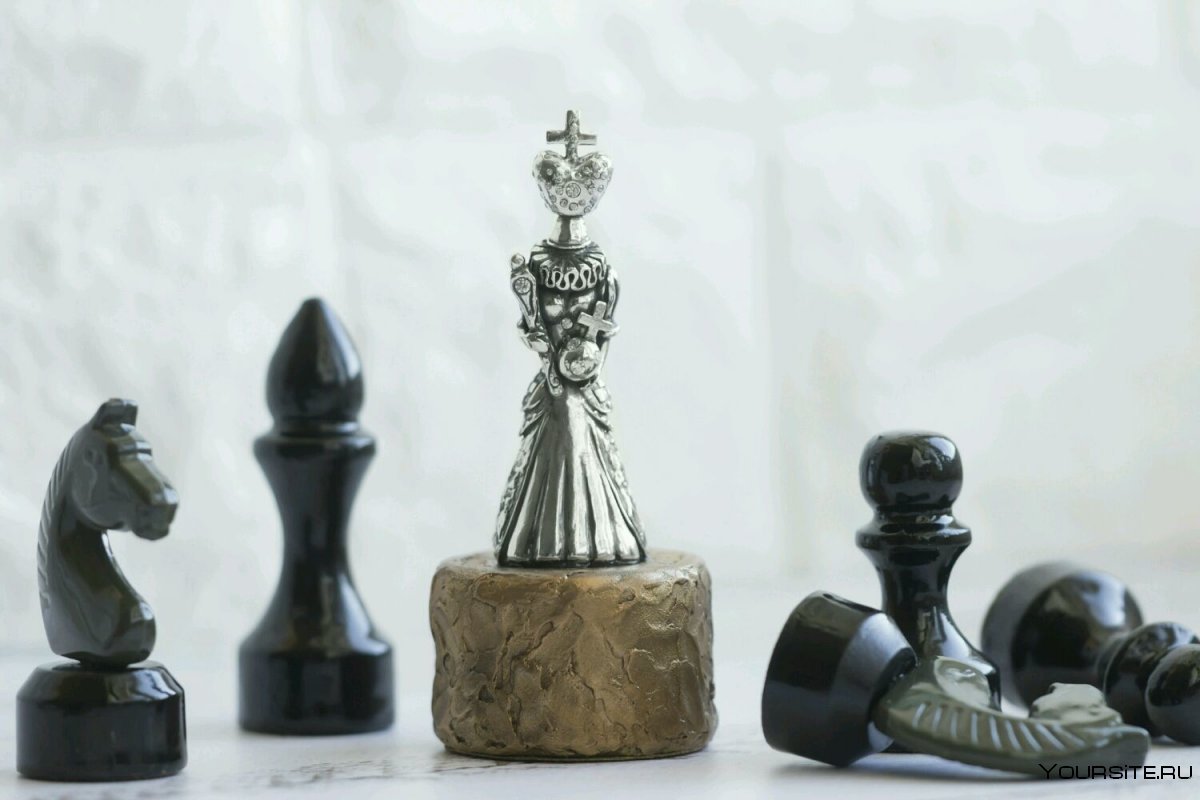 Шахматная фигура Король белый и черный