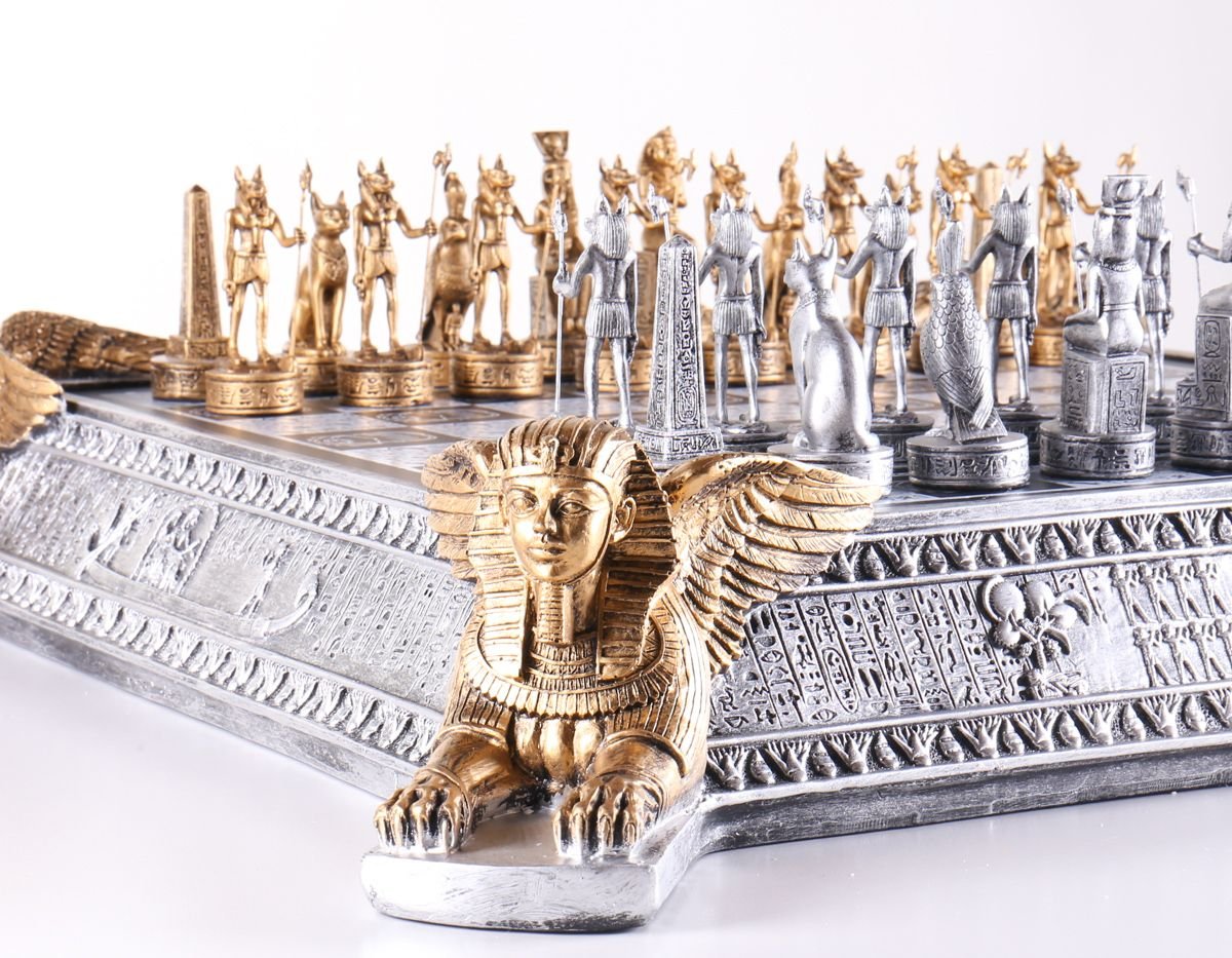 Скульптурные серебряные шахматы