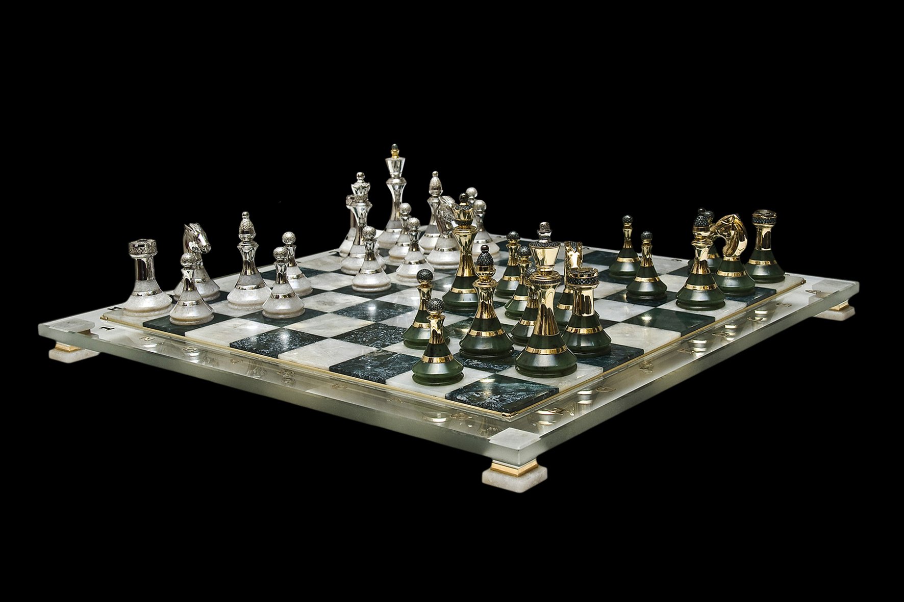 Шахматы из камня. Jewel Royale шахматы. Шахматы Чарльза Холландера. Шахматы «Каролинги и мавры». Шахматы Саржанов Чингизхан.