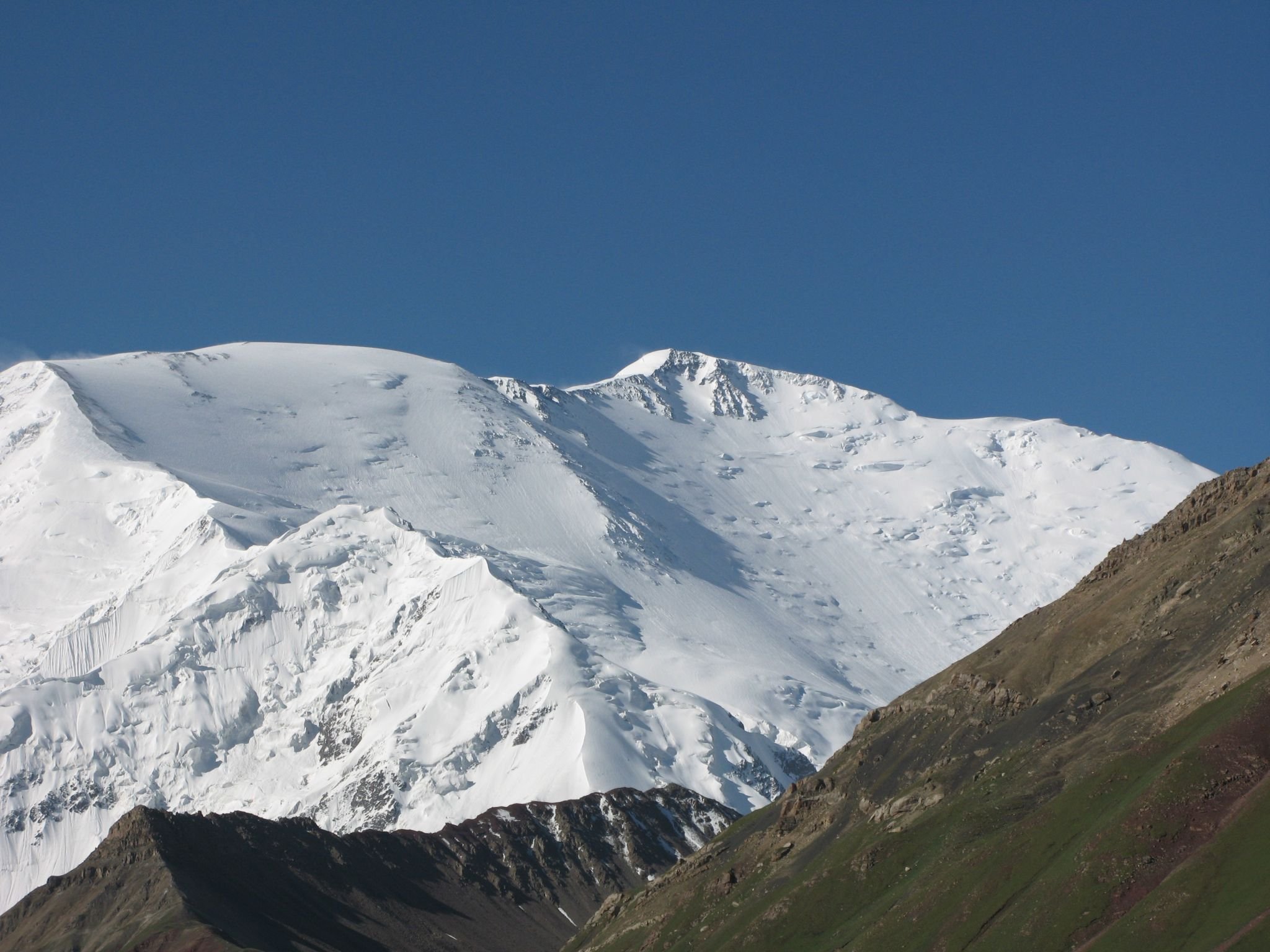 Памир пик высота. Пик Ленина Таджикистан. Восхождение на Памир. Памир горы. Пик Ленина Киргизия.