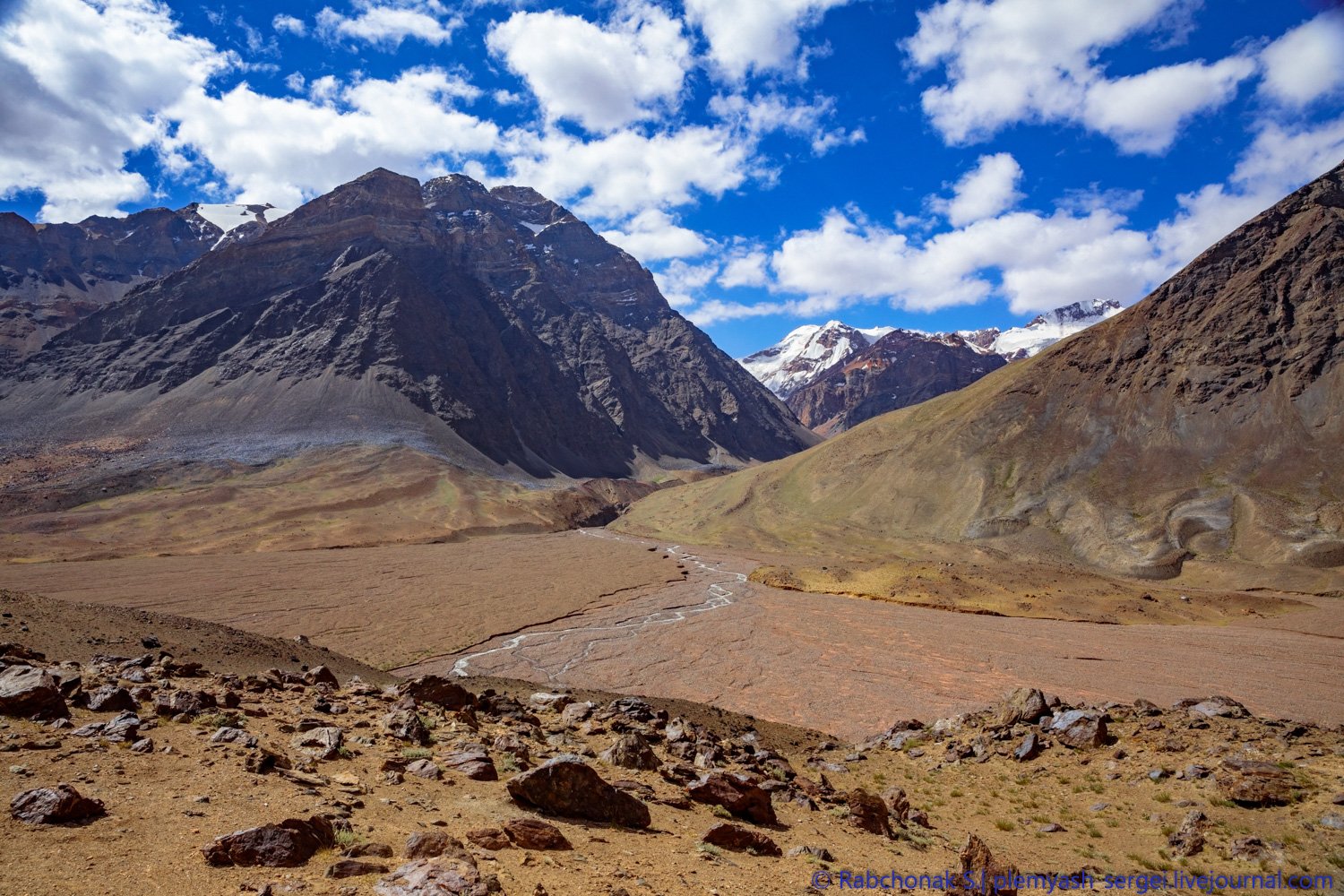 Памир самая высокая. Памир бартангская Долина. Южный Памир горы. Горы Памира в Таджикистане. Нагорье Памир.