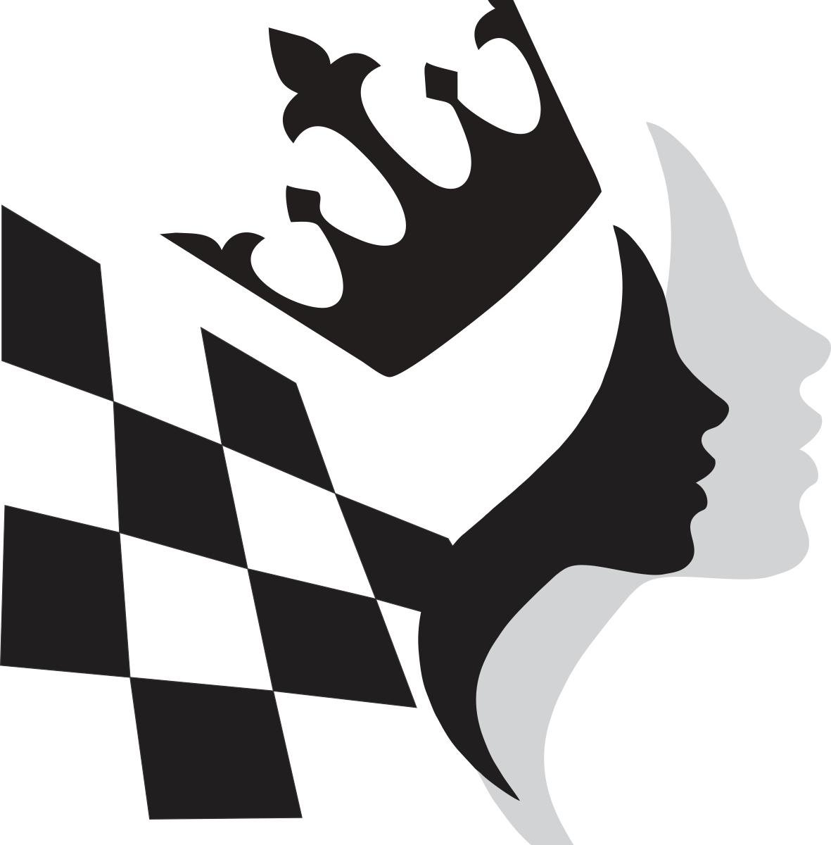 Девушка в образе шахматной фигуры - королевы