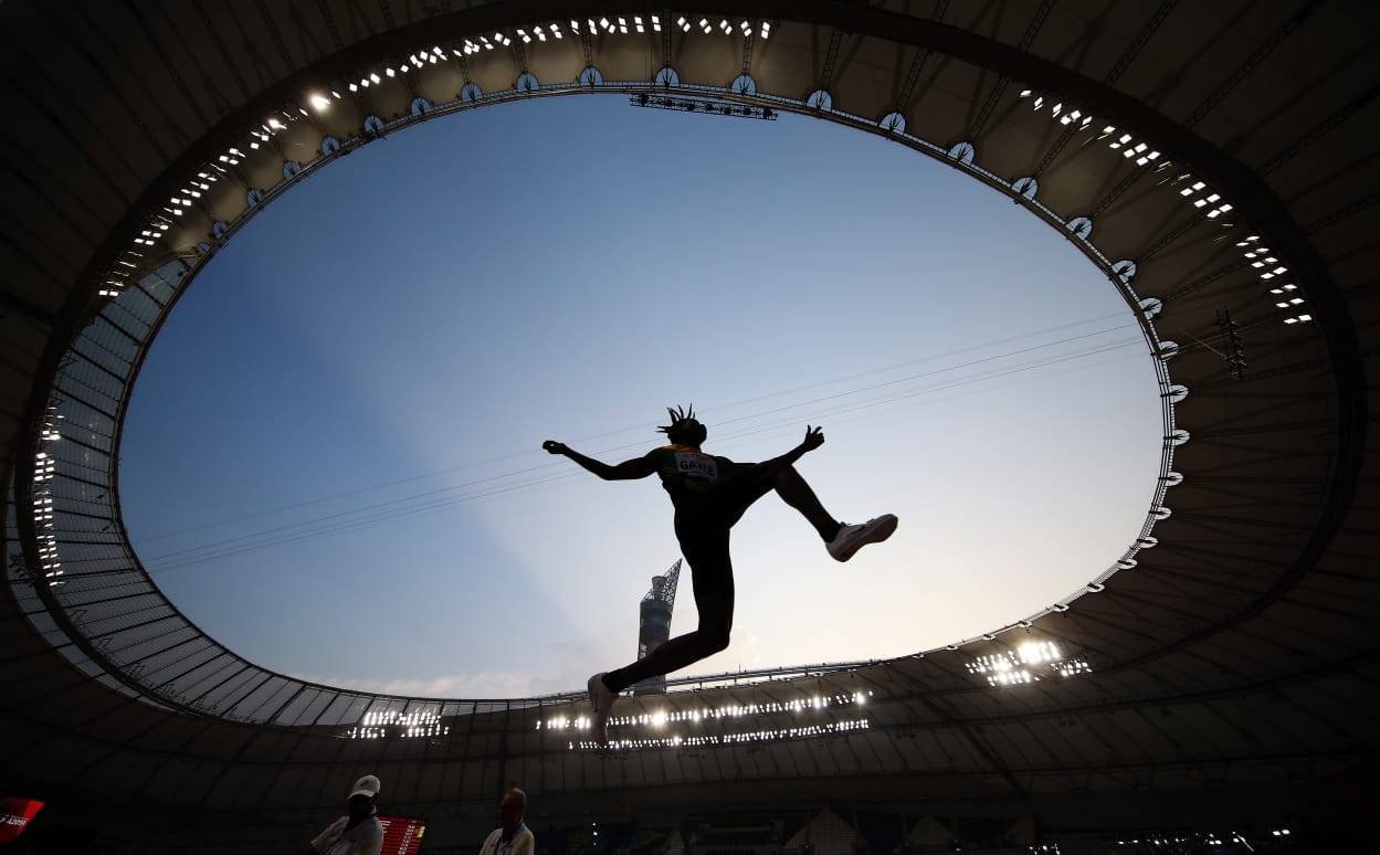 Самый высокий прыжок в мире. Высокий прыжок красивые фото лицо. World athletes Monument.