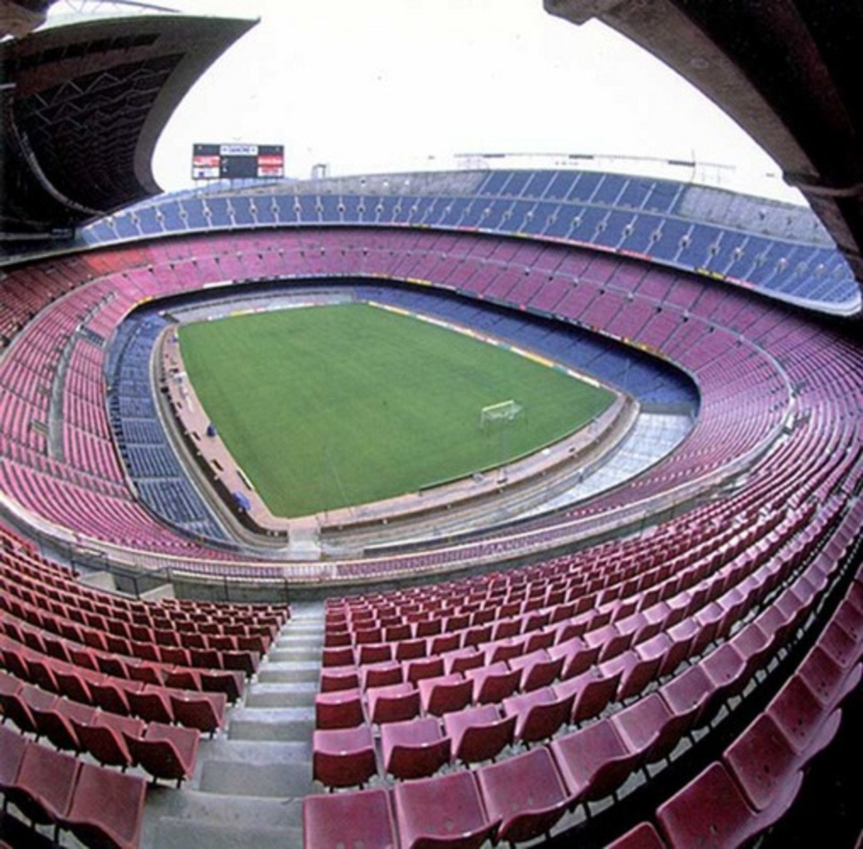 Большие стадионы европы. Стадион Камп ноу в Барселоне. Барселона стадион Camp nou. Самый большой стадион в Барселоне. Вместимость Камп ноу 2022.