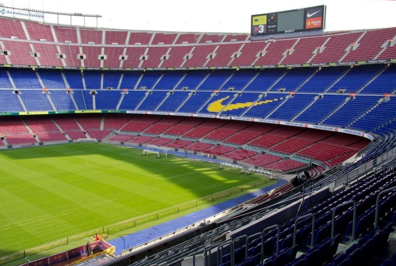 Большие стадионы европы. Барселона Камп ноу. Камп ноу стадион. Стадион ФК Барселона. Испания стадион Камп ноу.