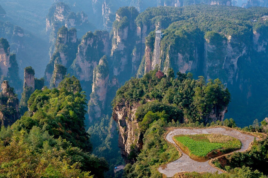 Фото висячие горы китай
