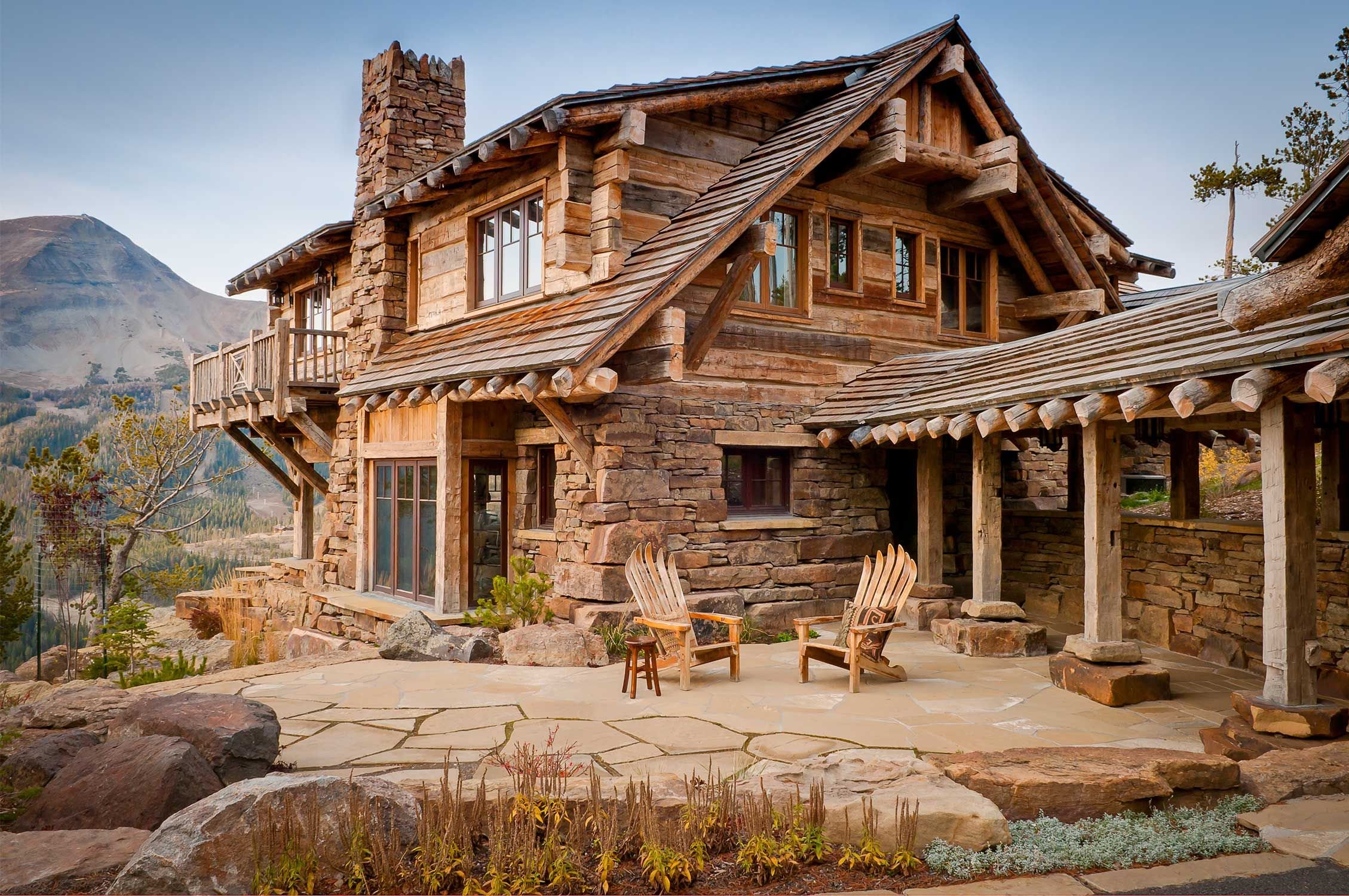 Старинный дом под домом. Баварский Шале камень и дерево. Архитектура Шале Монтана. Стоун Вуд Хаус. Бревенчатая Хижина в горах США.