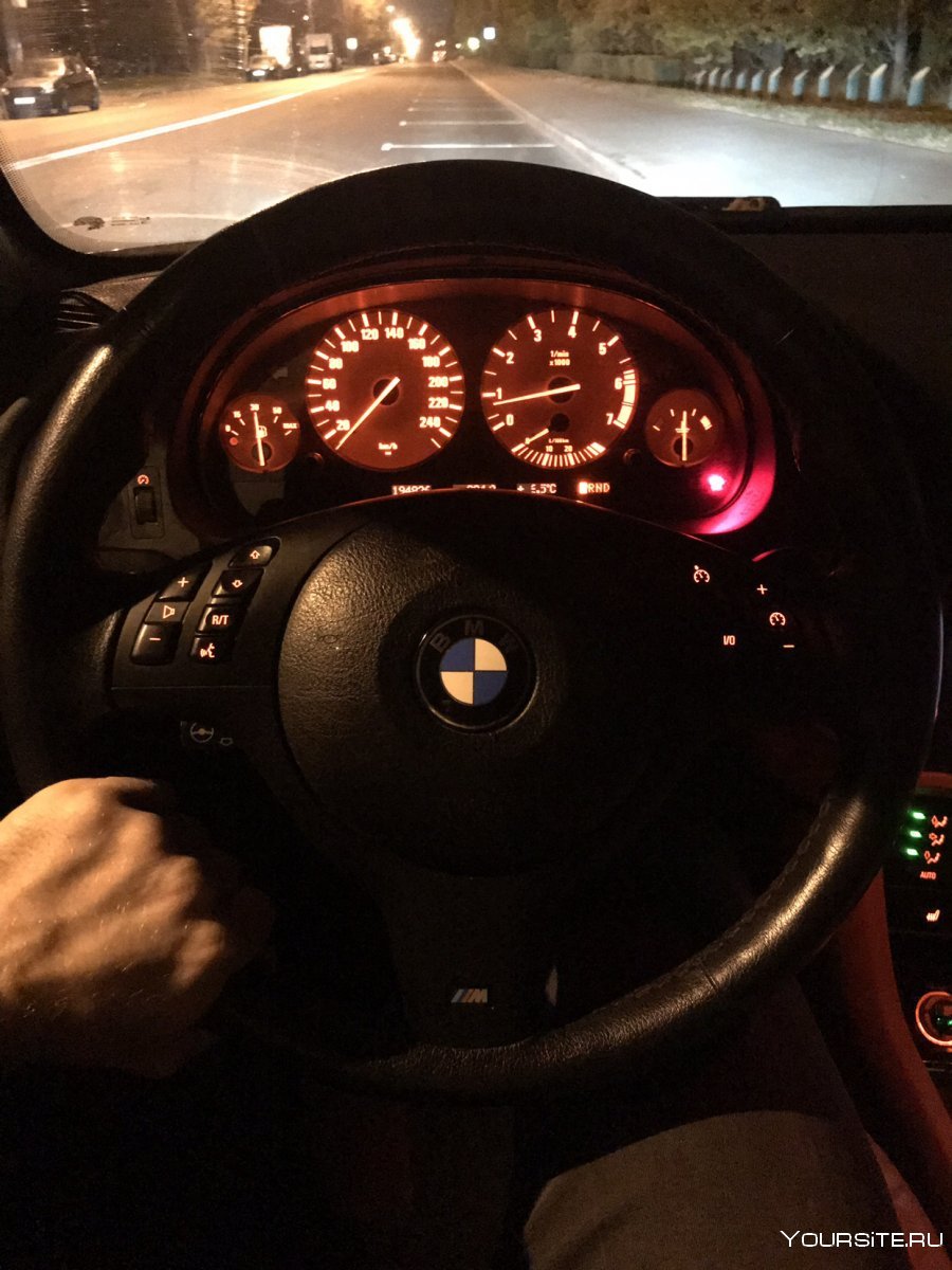 За рулём BMW e39 по ночному городу