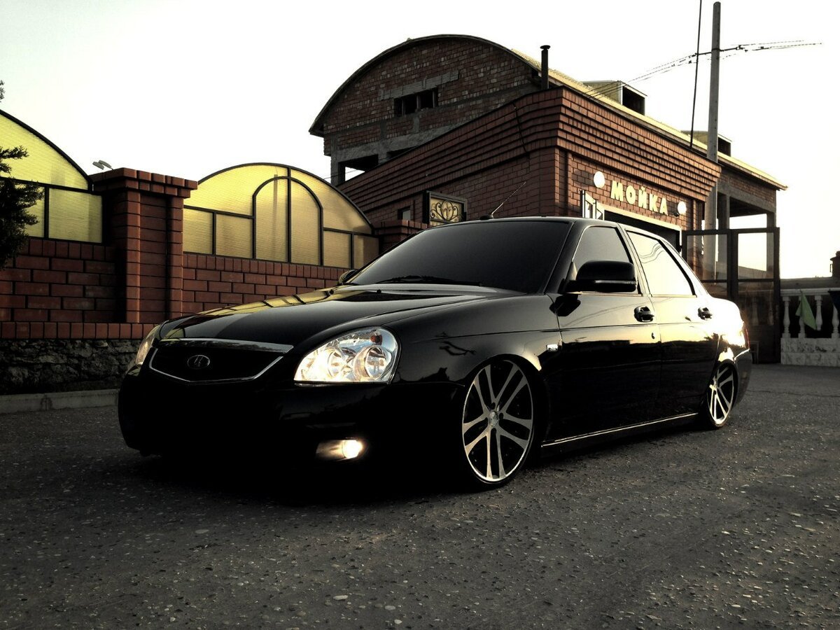 Lada Priora stance