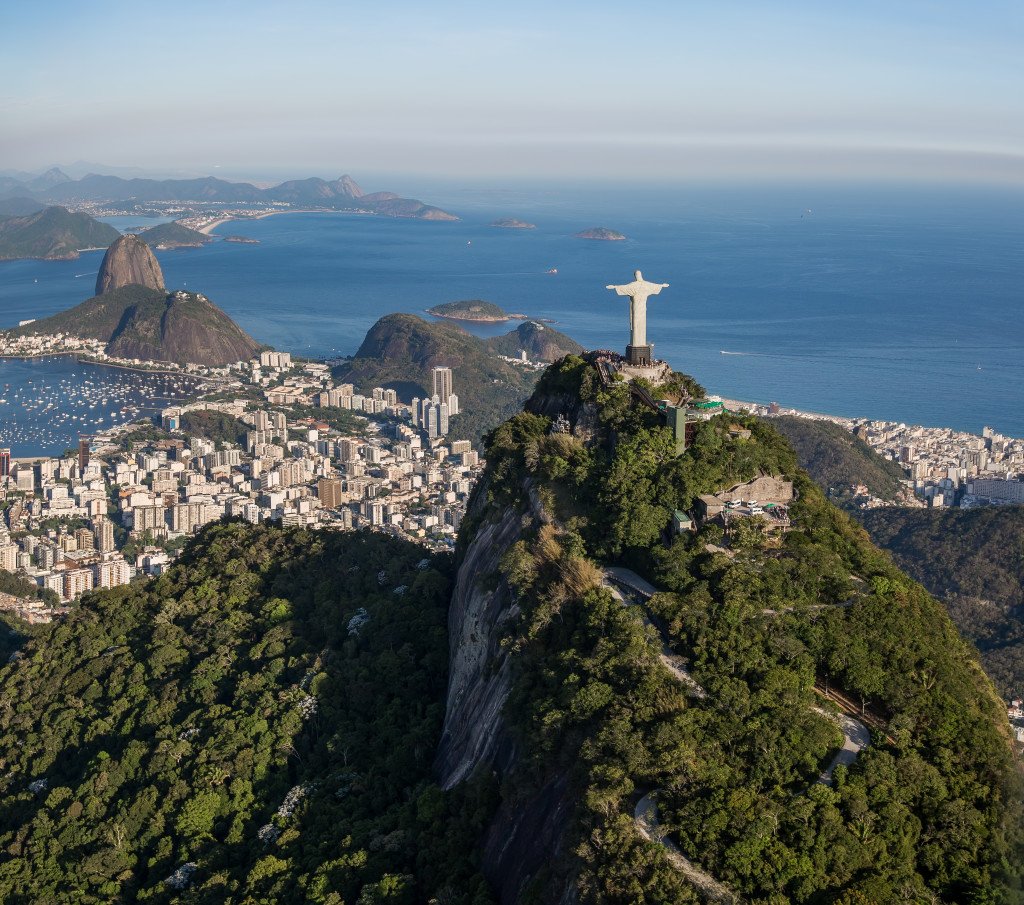 Статуя Христа над Рио-де-Жанейро в Бразилии