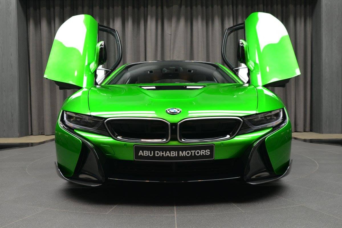 BMW i8 зеленая