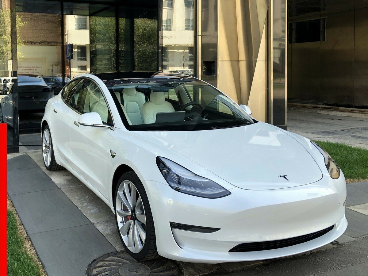 Электромобиль Tesla model 3