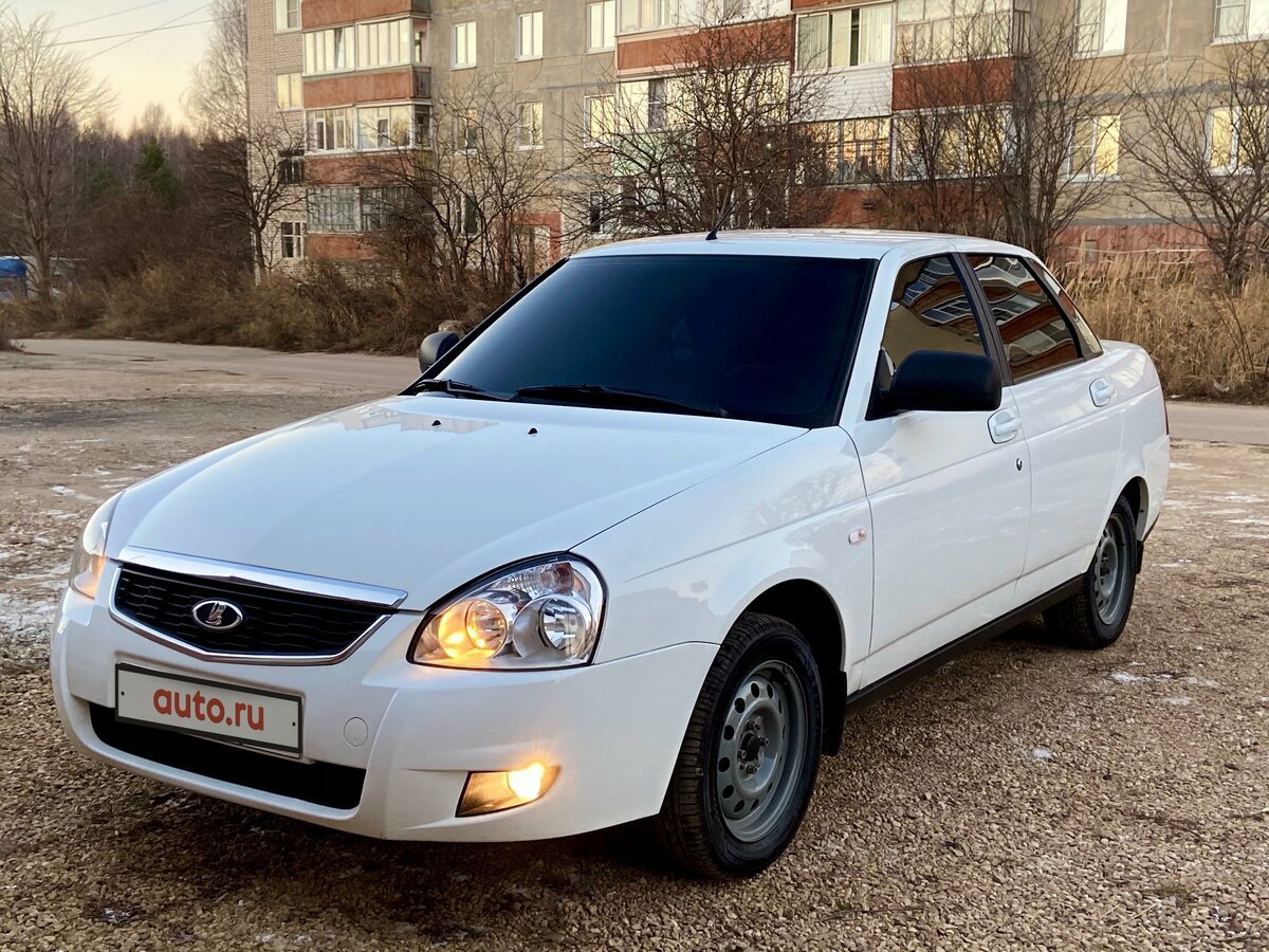 Лада Приора 2015 белая