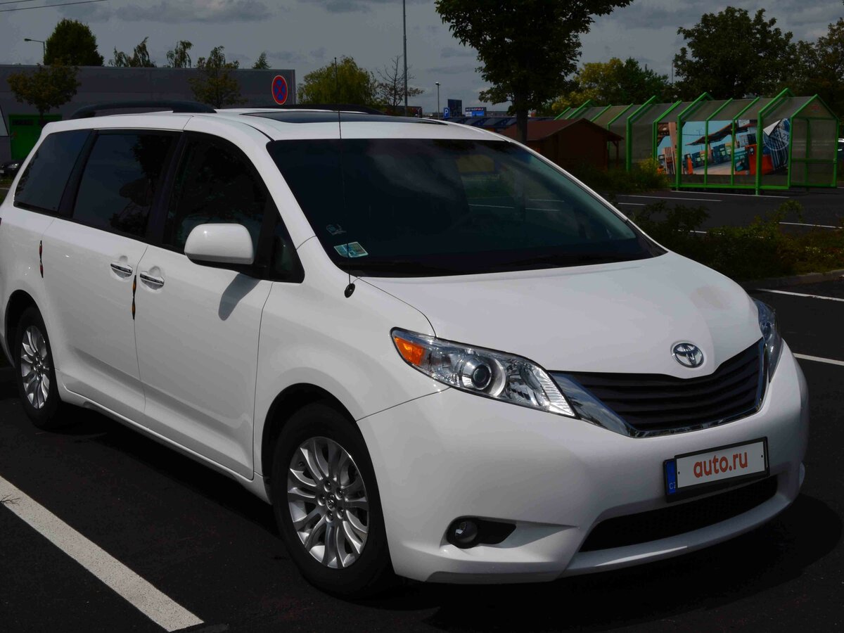 Минивэн Toyota Sienna 2020