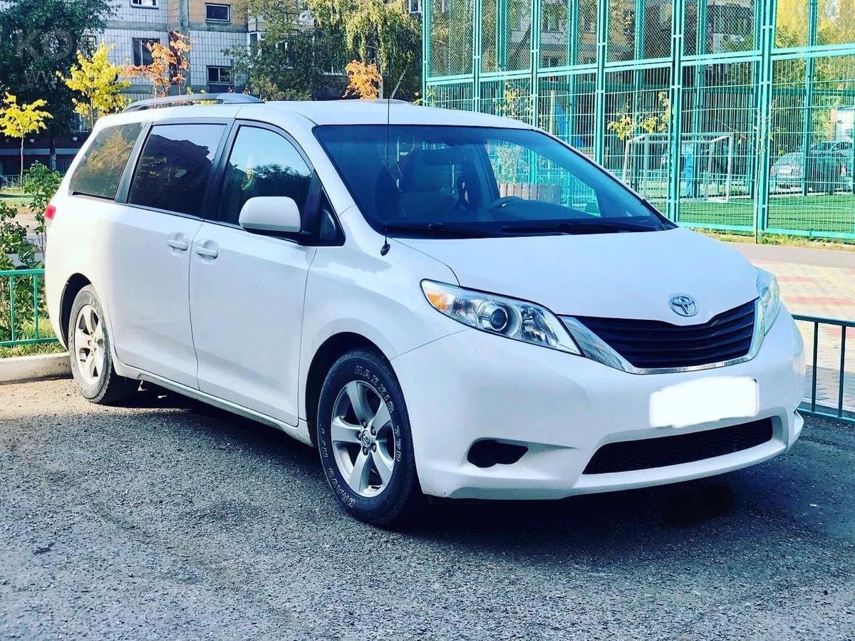 Минивэн Toyota Sienna 2013