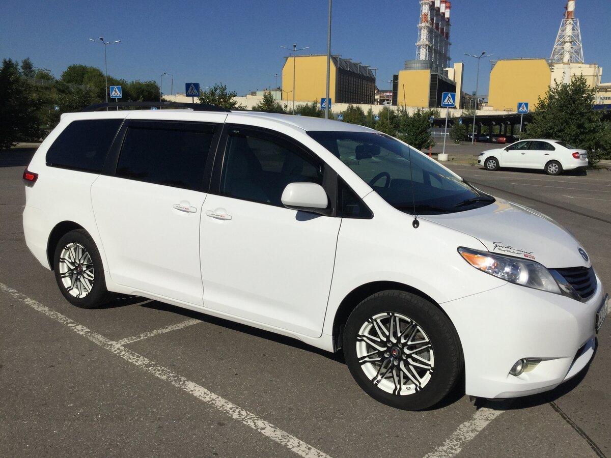 Toyota Sienna 2015 Black