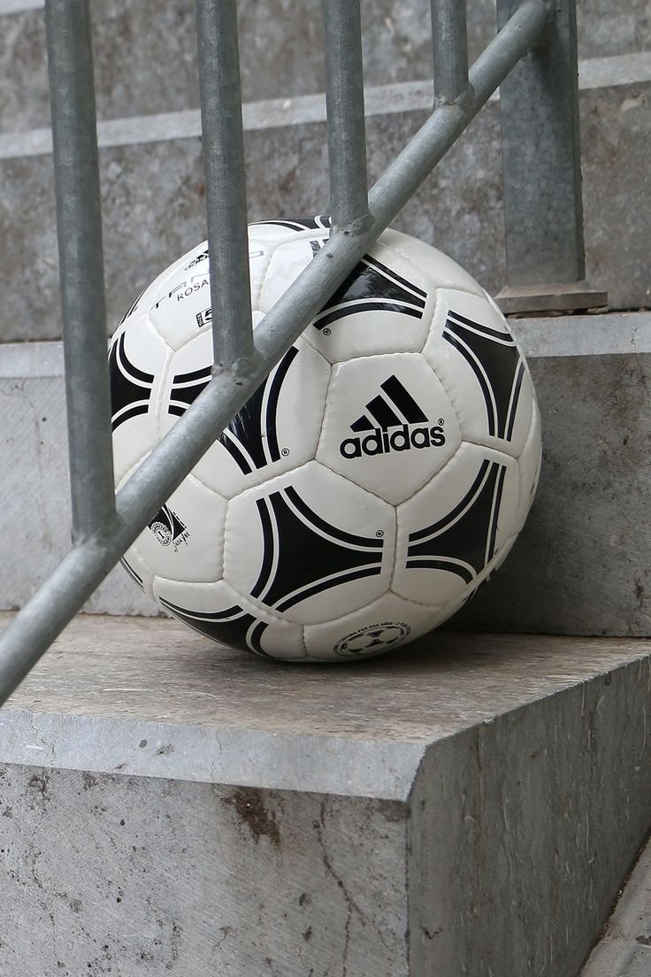 Эстетичный футбольный мяч