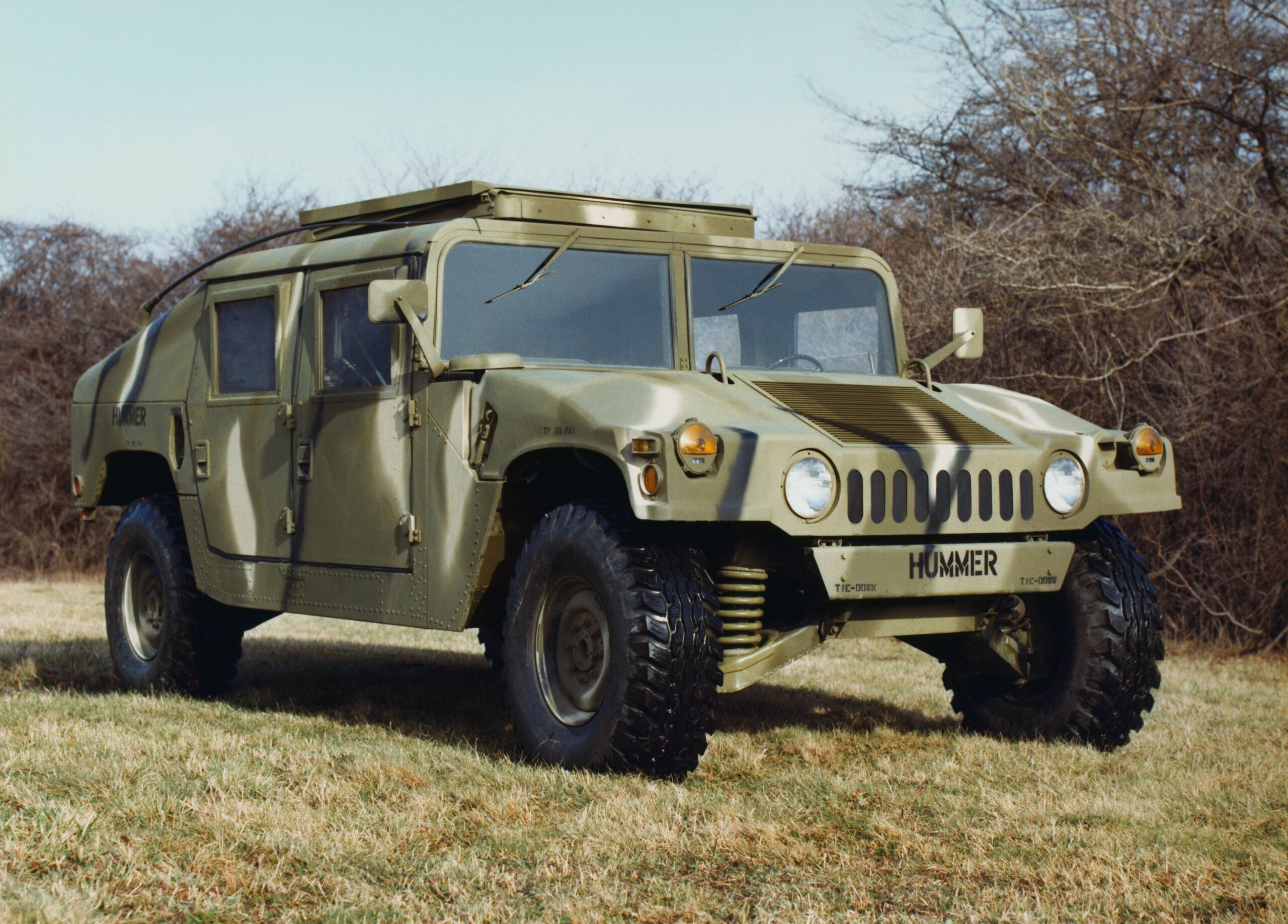 Армейский джип. M998 Хаммер. Американский военный джип Хаммер. M998 Humvee. HMMWV m998.
