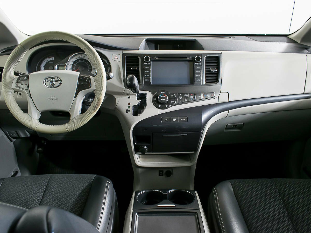 Toyota Sienna 2012 Interior