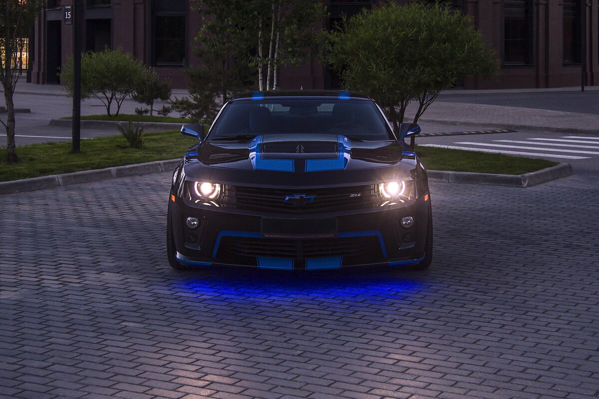 Chevrolet Camaro синий