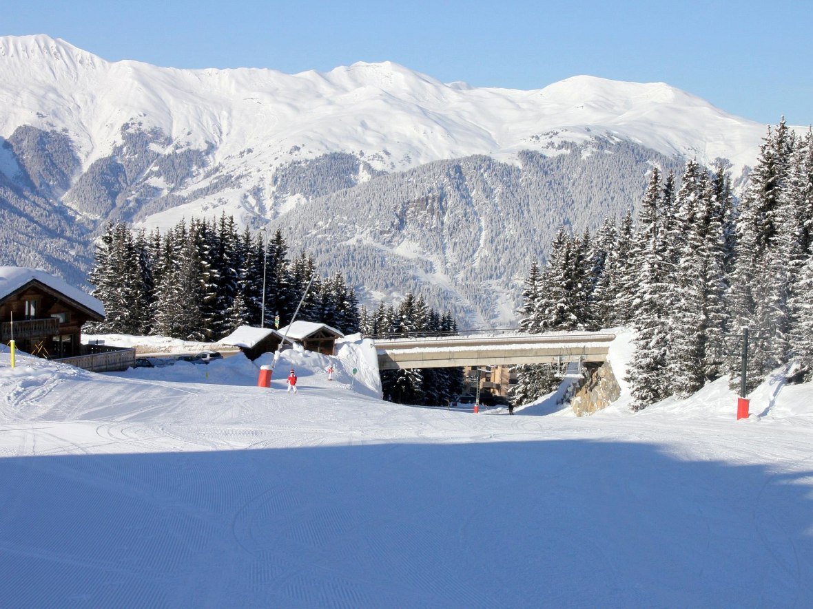 Французский горнолыжный курорт. Куршавель горнолыжные курорты. Курорты Франции горнолыжные Мэрибель. Швейцария Куршевель. Куршевель Франция горнолыжный курорт.