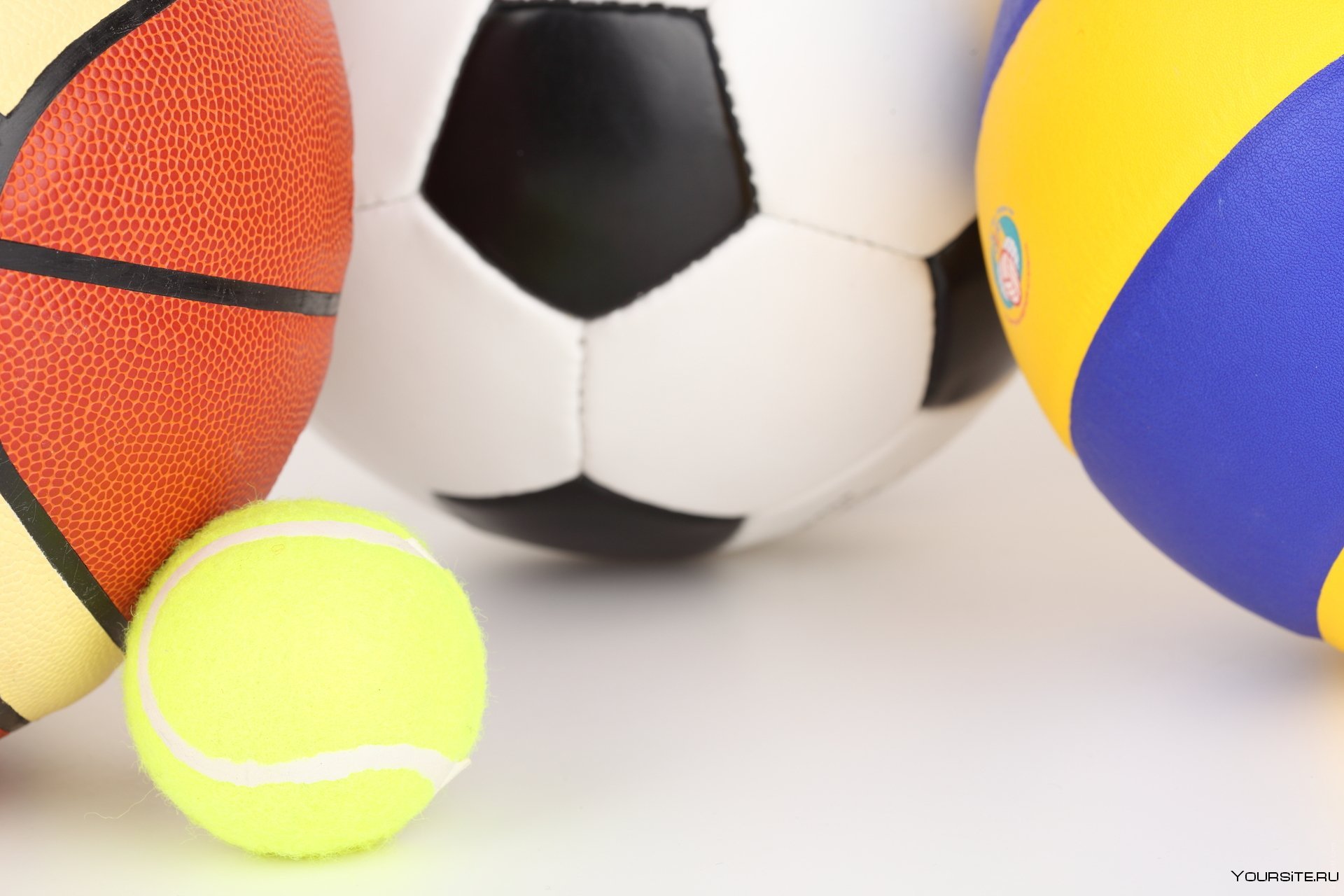 Какой мяч в мини футболе. Мячи футбольный валебол. Волейбольный и баскетбольный мяч. Футбольный баскетбольный волейбольный мячи. Футбол баскетбол волейбол.