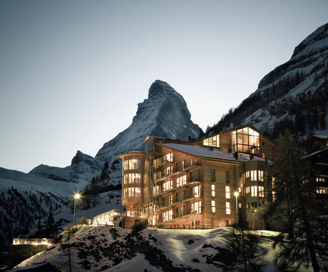 Трехэтажный отель в Швейцарии