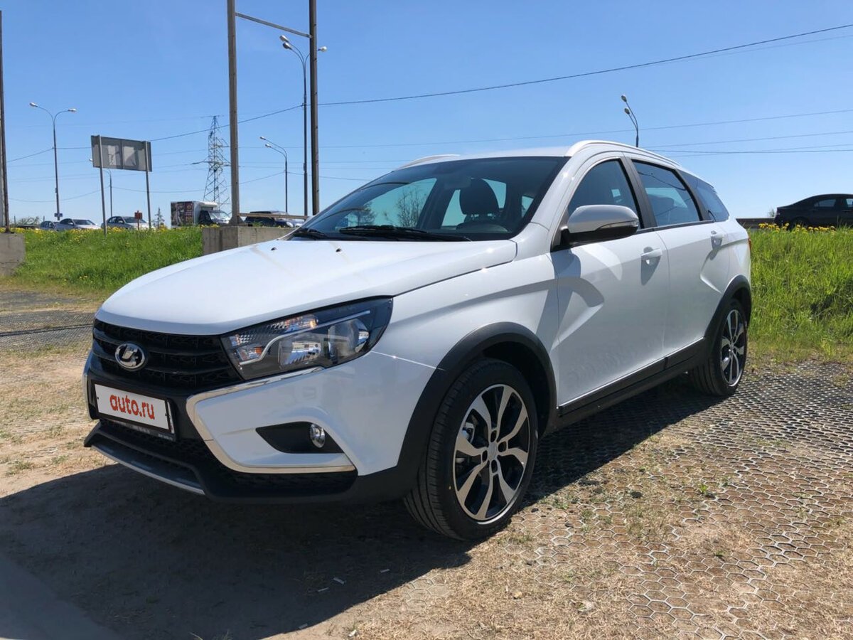 Лада Веста SW Cross белая