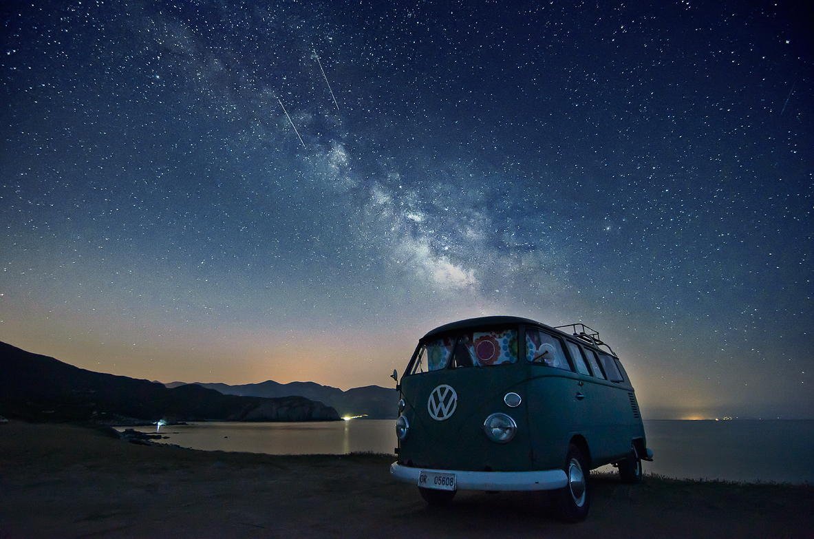 Машина под звездным небом
