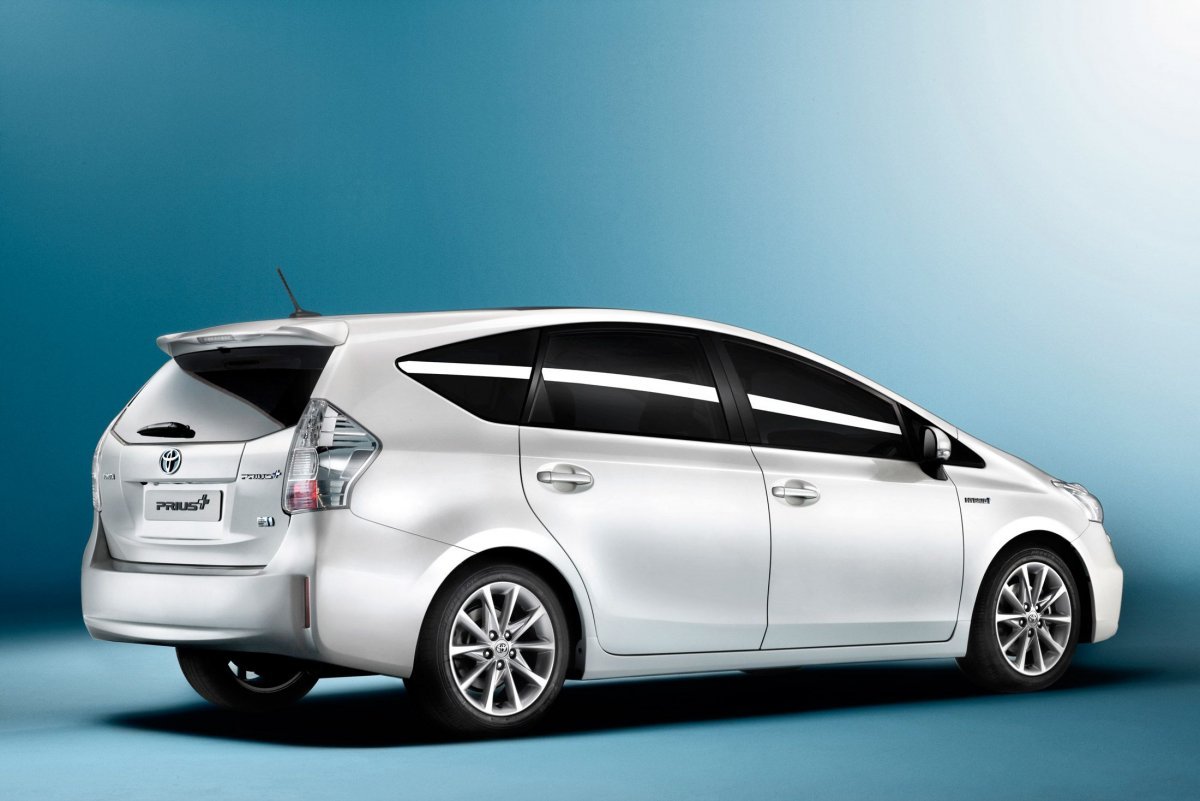 Toyota Prius Alpha Hybrid